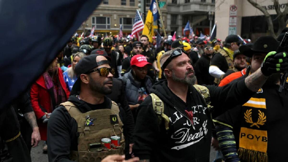 Enrique Tarrio y Joe Biggs en una protesta de diciembre de 2020. Foto: Reuters