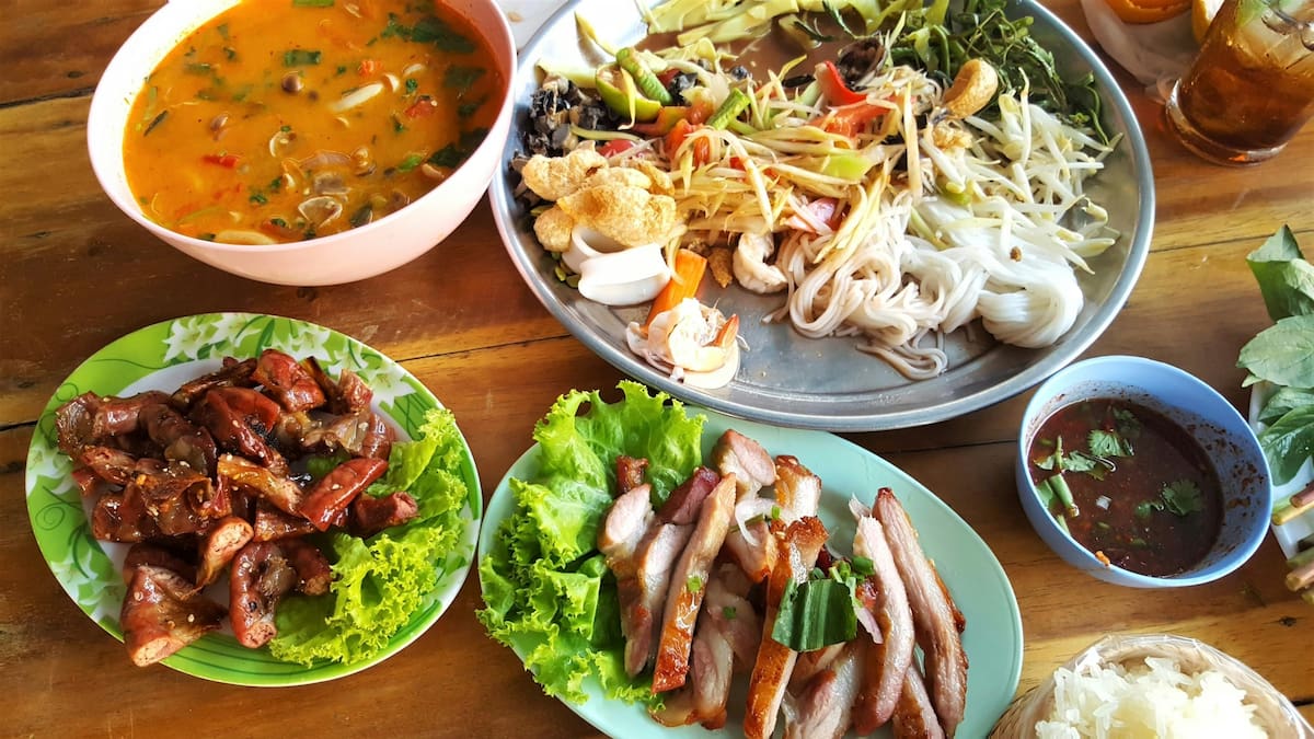 La ensalada tailandesa se posiciona como una opción perfecta para los días de calor.