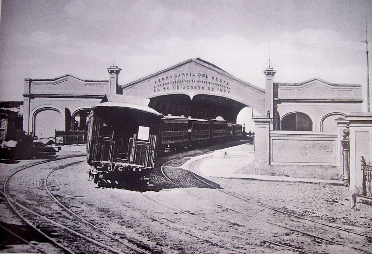 Entrada a la estación del Parque
