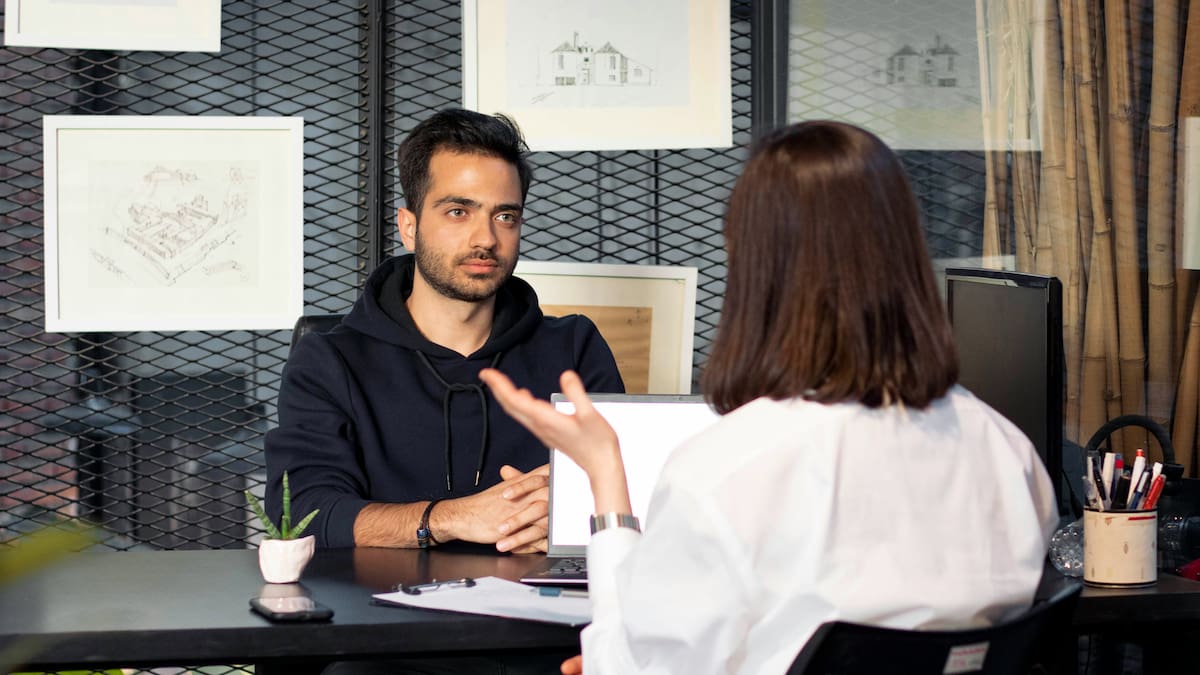 Tu currículum puede ser invisible para las empresas: el error común que hace que los reclutadores te descarten