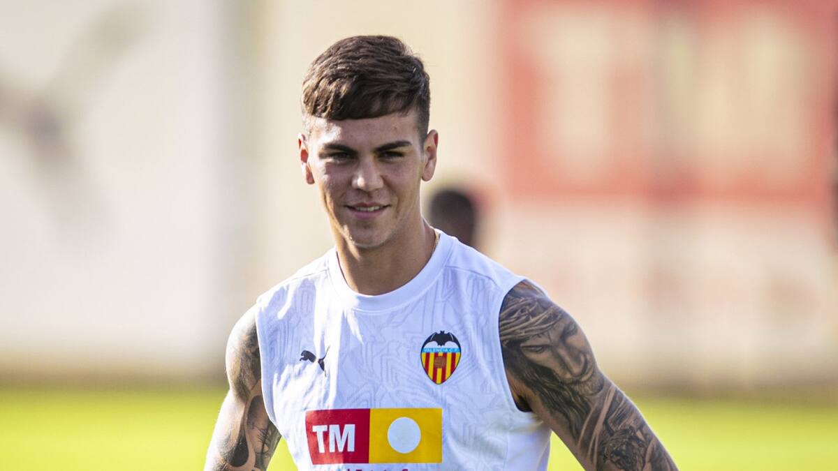 Enzo Barrenechea. Foto: X @valenciacf