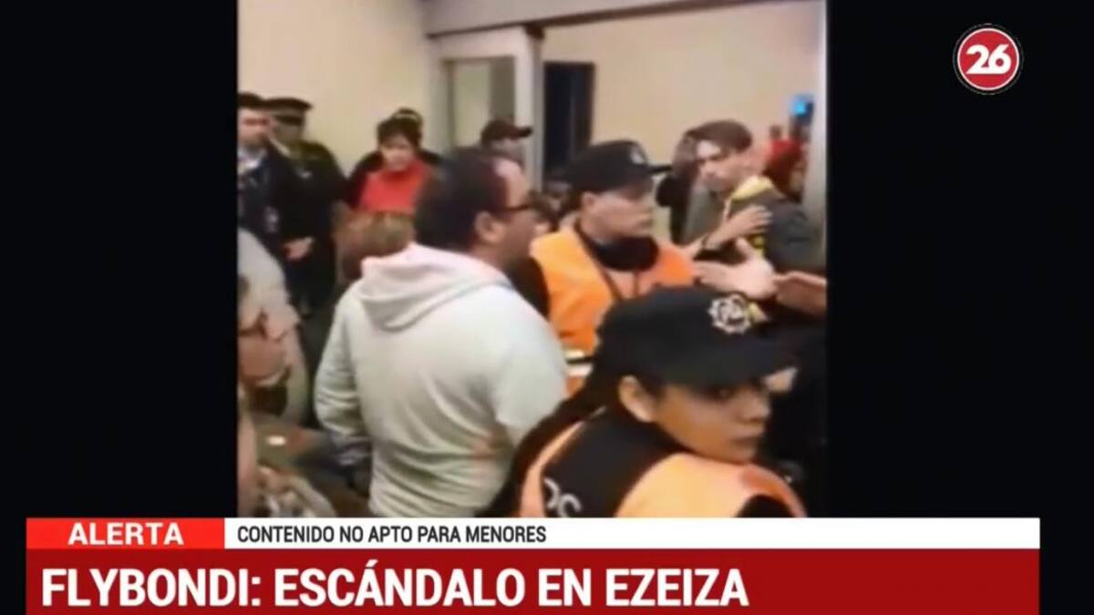 Escándalo en Ezeiza por vuelo de Flybondi -