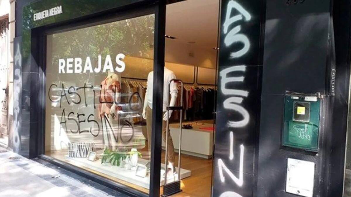 Escrachan local de Etiqueta Negra, la firma del empresario Federico Álvarez Castillo, La Plata
