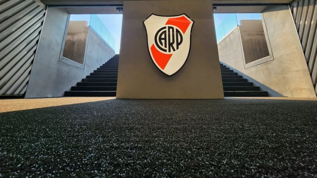 Escudo de River en el estadio Monumental.