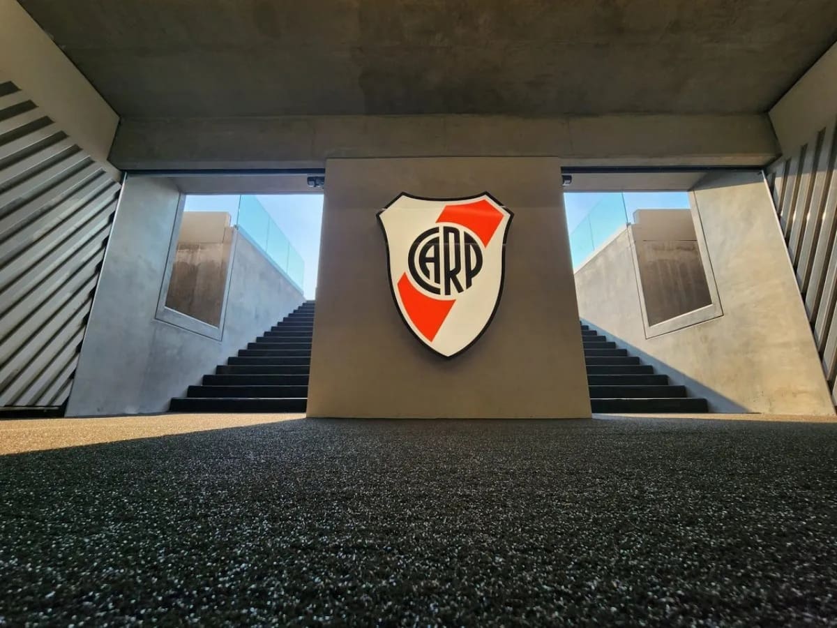 Escudo de River en el estadio Monumental.