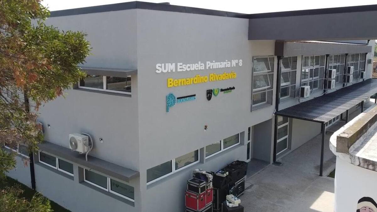 Escuela 8, Florencio Varela, Kicillof y Watson, foto Gobierno Provincia de Buenos Aires