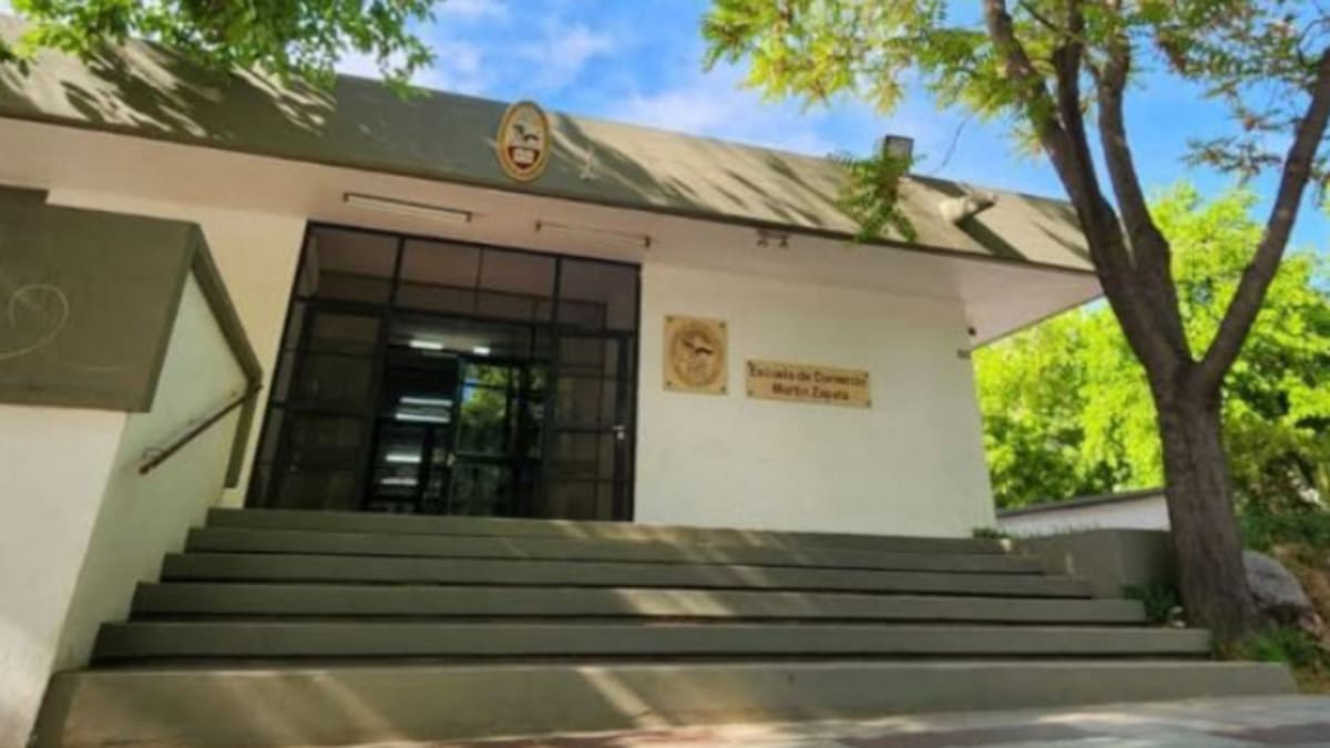 Apartaron a un profesor de una escuela de Mendoza por proyectar imágenes sexuales en medio de una clase