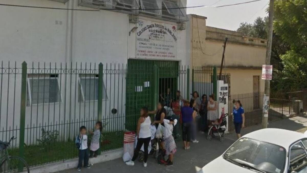 Llevó 2 navajas a la escuela y atacó a un compañero: debe hacer un trabajo práctico