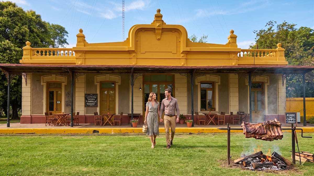 El pueblito a 127 km de Buenos Aires ideal para comer asado a la cruz, picadas de campo y empanadas caseras
