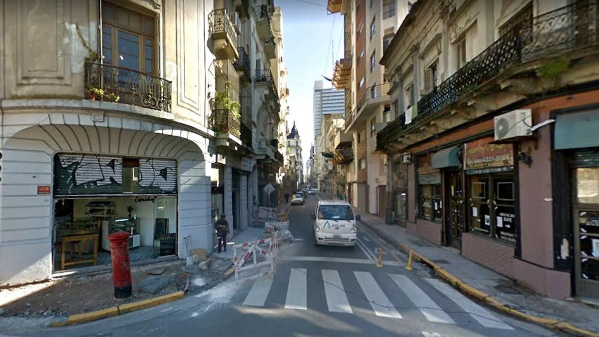 Esquina de calles Tacuarí y Venezuela, Buenos Aires, Argentina
