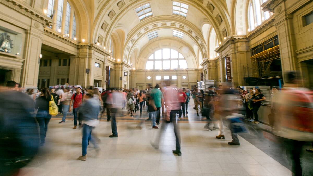 La estación de tren más grande de América Latina está en Argentina: transporta a más de 400.000 pasajeros por día