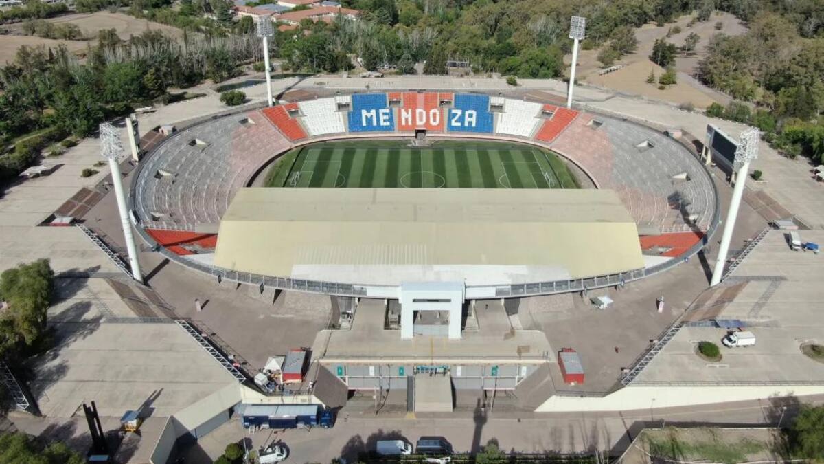 Estadio Mendoza, fútbol. Foto: Télam
