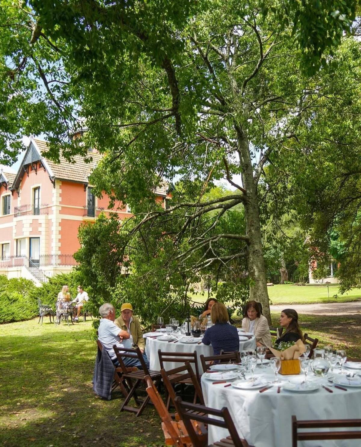 Estancia "La Raquel", en Castelli, Buenos Aires. Foto: Instagram / estancialaraquel.