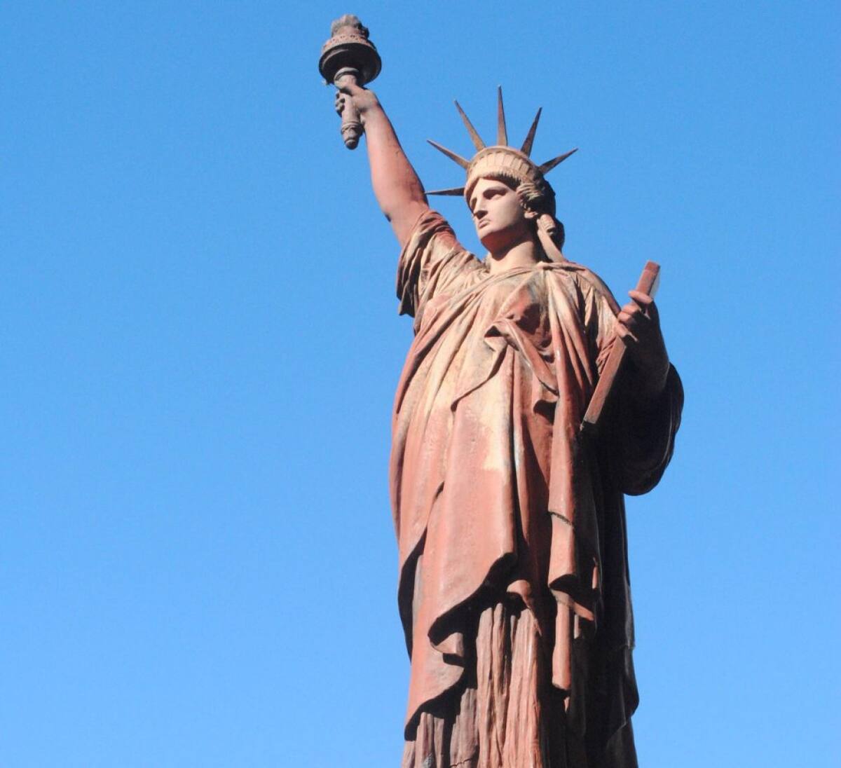 Estatua de la Libertad en Argentina. Fuente: Instagram @fotos.antiguas.ba