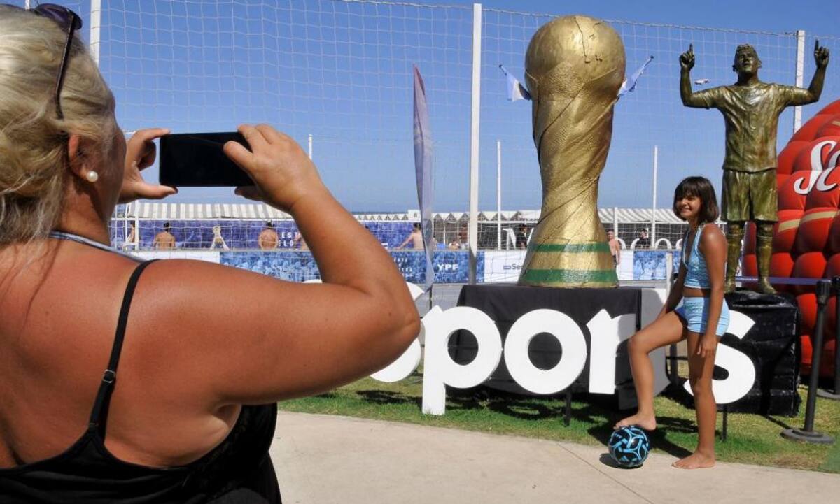 Estatua de Messi en Mar del Plata. Foto: Télam.