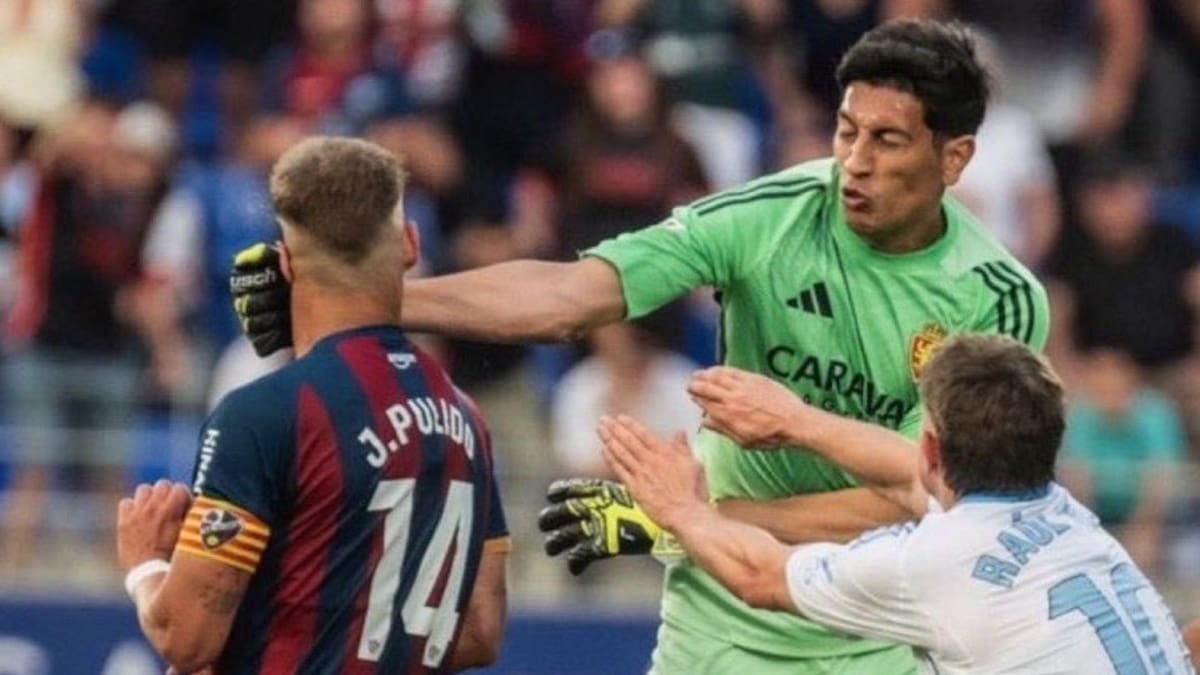 Locura absoluta: Esteban Andrada le pegó una piña a un rival y se enfrenta a una histórica sanción en el fútbol español