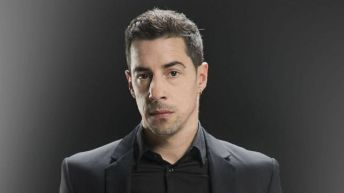 Esteban Lamothe armó un altar casero para que su candidato gane en el balotaje