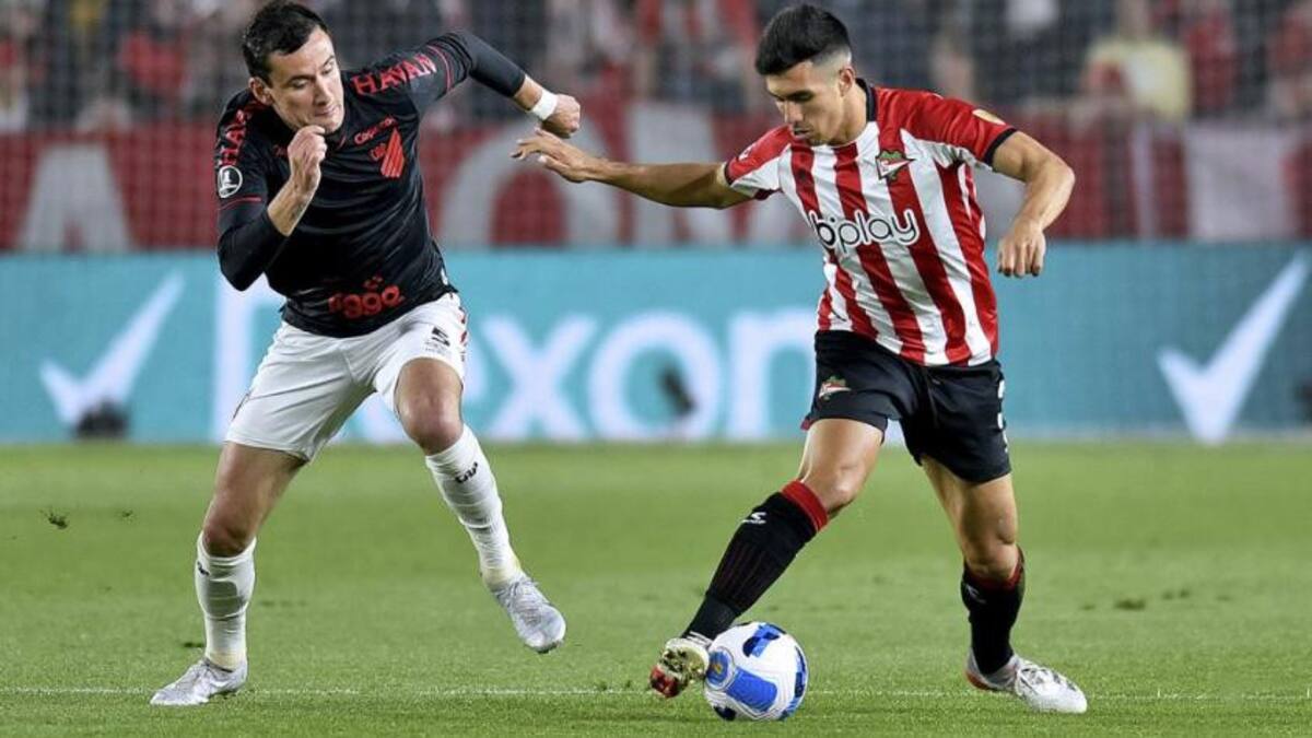 Estudiantes y Athletico Paranaense definen la serie en La Plata. Foto: NA.