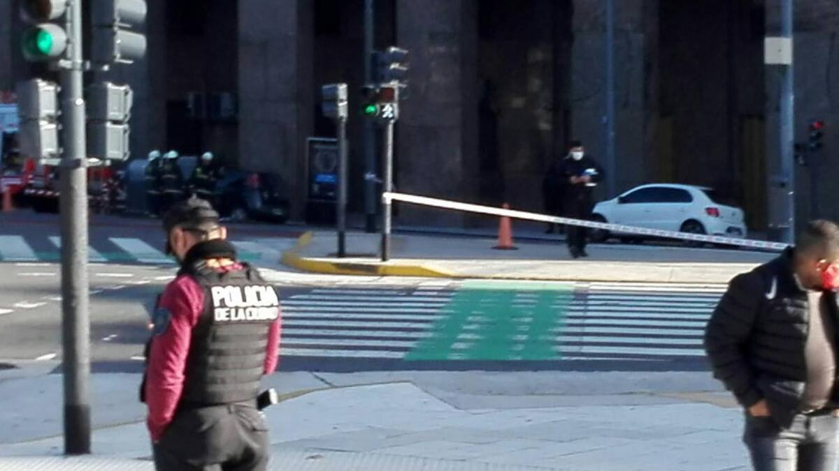 Evacuaron el Ministerio de Economía por fuga de gas, Foto Twitter