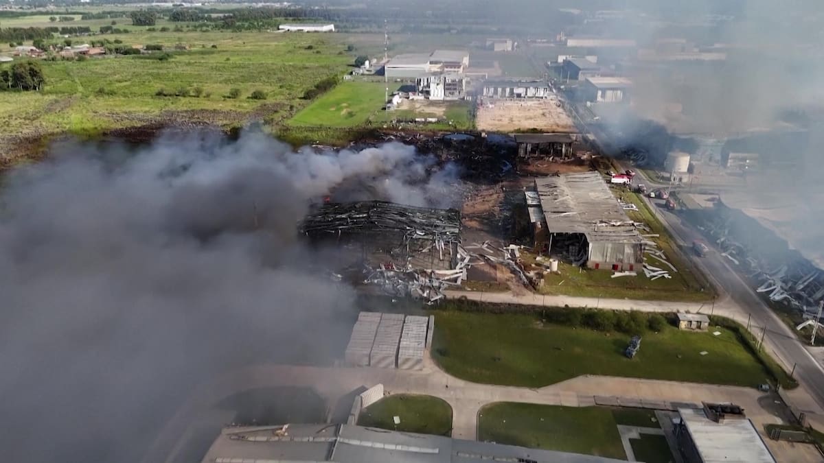 Explosión e incendio en Ezeiza.