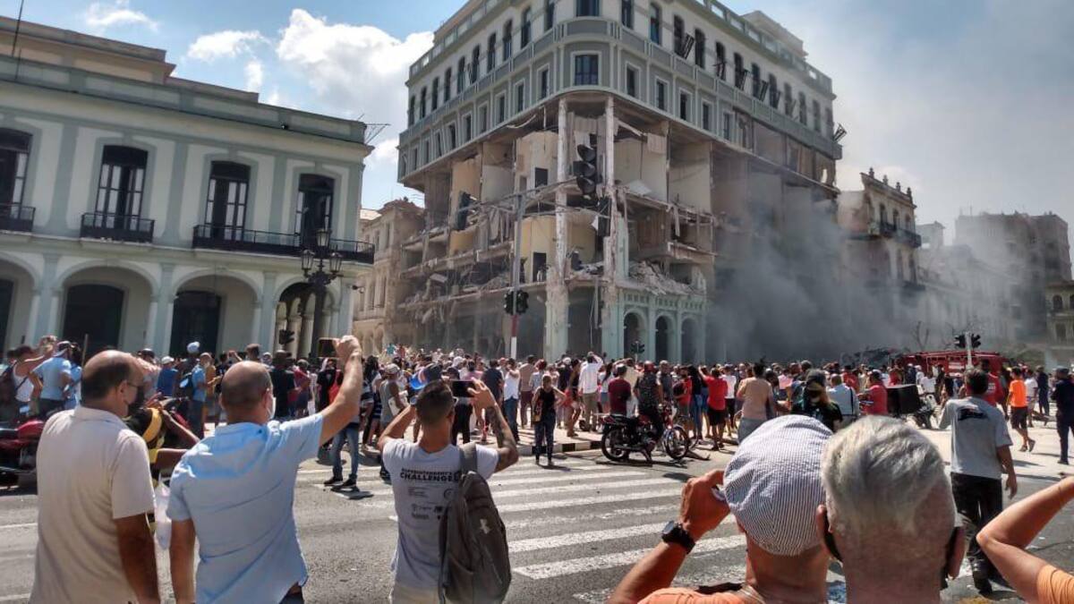 Explosión en el hotel Saratoga de La Habana. Foto: @agusantonetti.