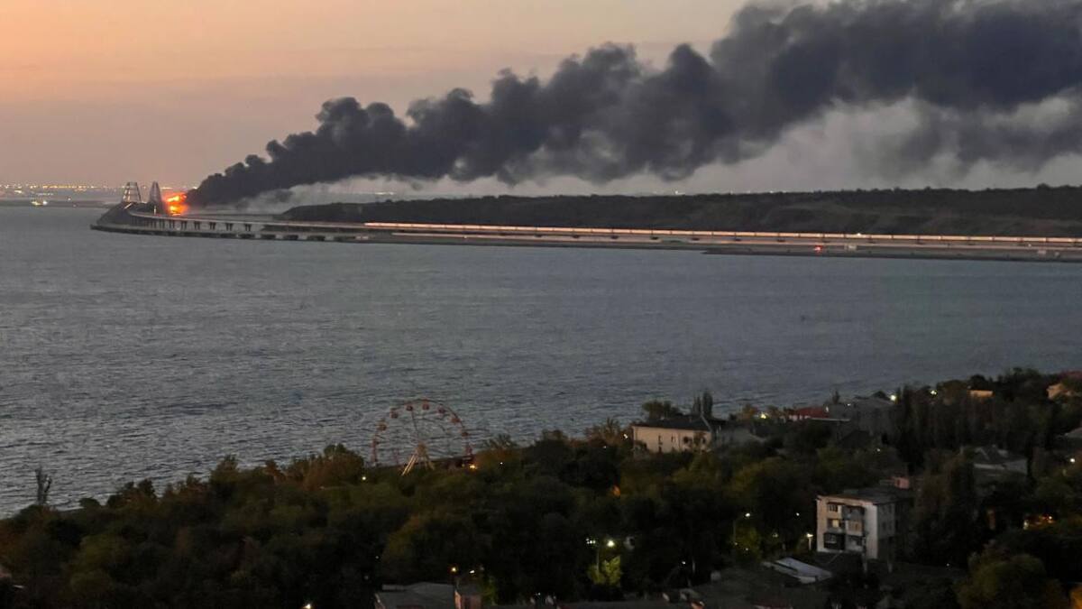 Explosión en el puente de Crimea. Foto: Reuters.