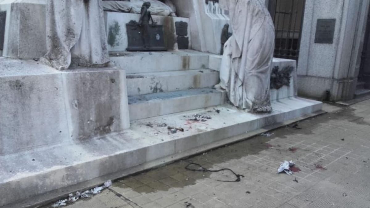 Explosión en mausoleo del Cementerio de Recoleta