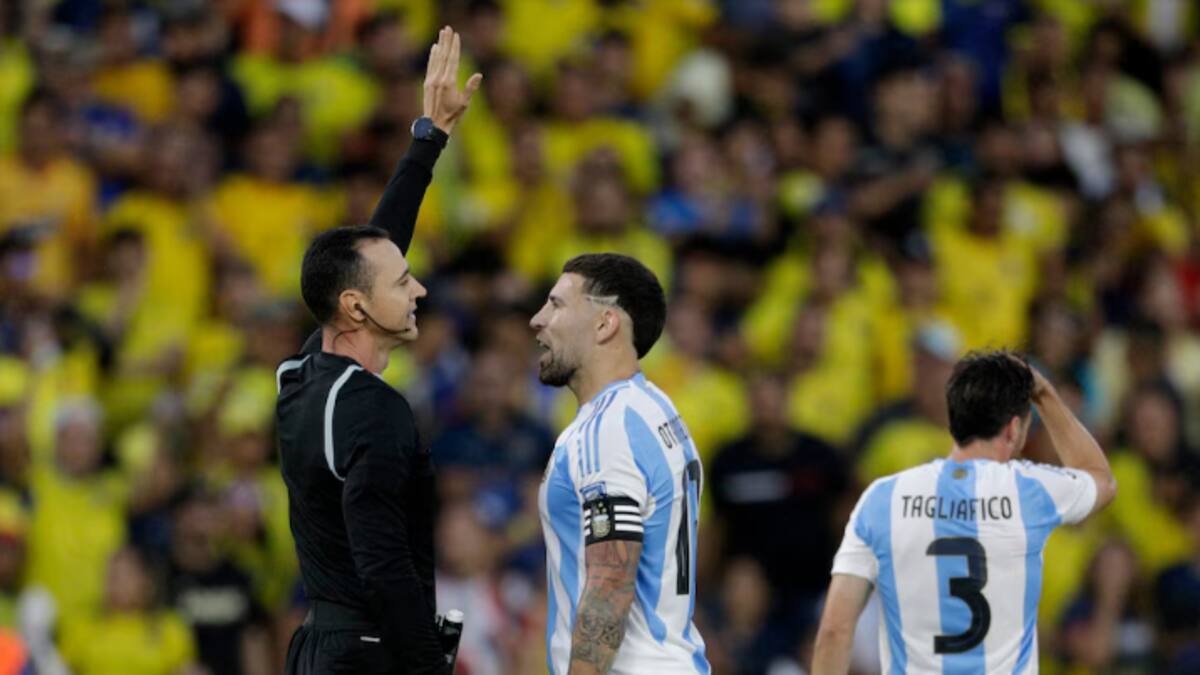 Expulsión de Nicolás Otamendi ante Ecuador por Eliminatorias.