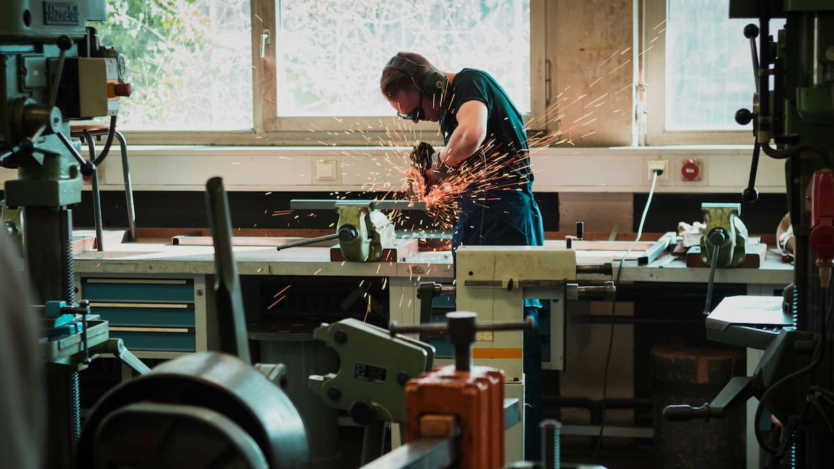 Una importante fábrica de muebles cierra sus puertas.