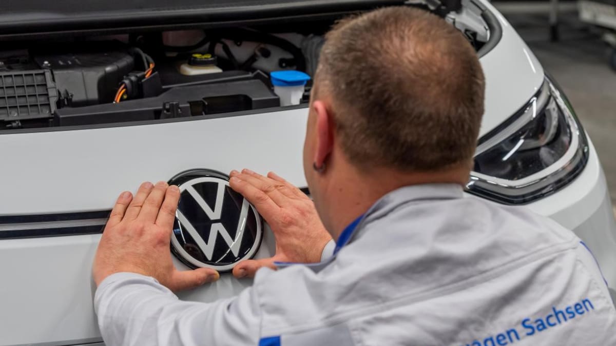 Crisis autopartista: dos empresas cierran por el fin de la Amarok nacional y solo 16 de 60 proveedores seguirán con Volkswagen