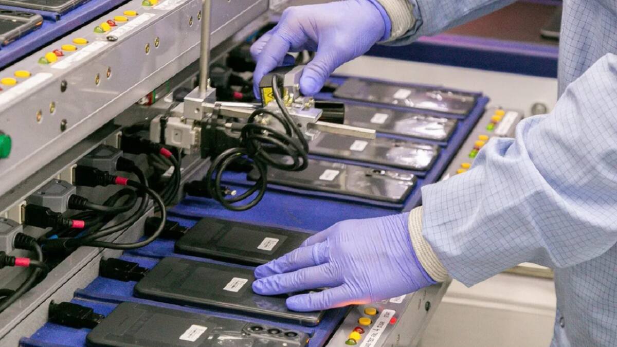 Fabricación de celulares en Tierra del Fuego. Foto: NA