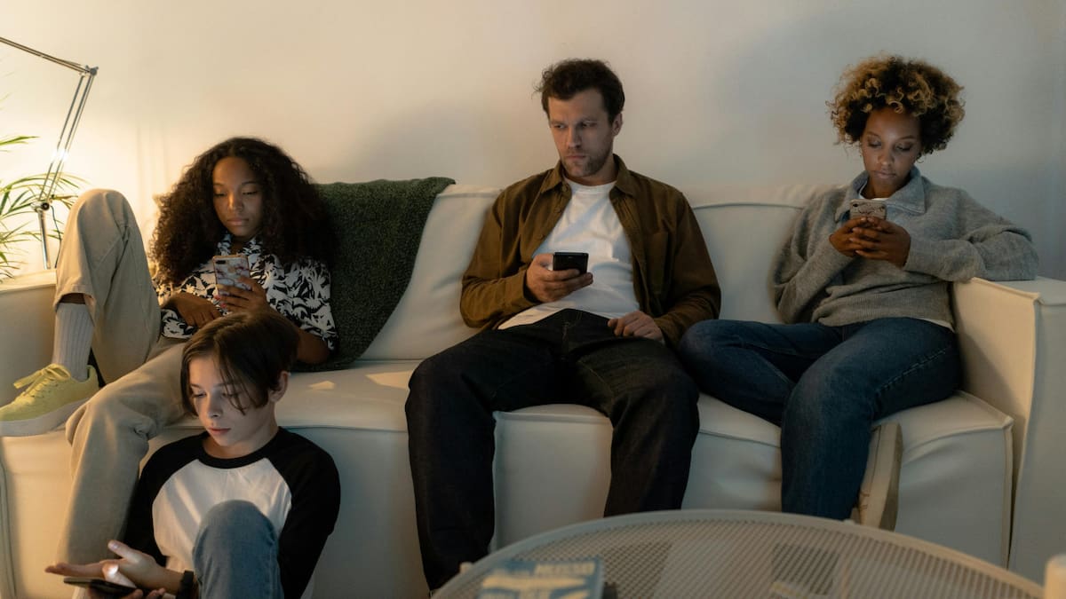 La adicción al celular afecta cada vez a más personas de todas las edades. Foto: Pexels.