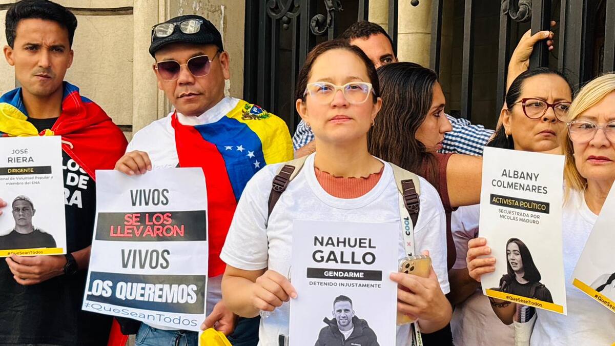 La movilización se realizó frente a la sede de la Nunciatura Apostólica en Buenos Aires.