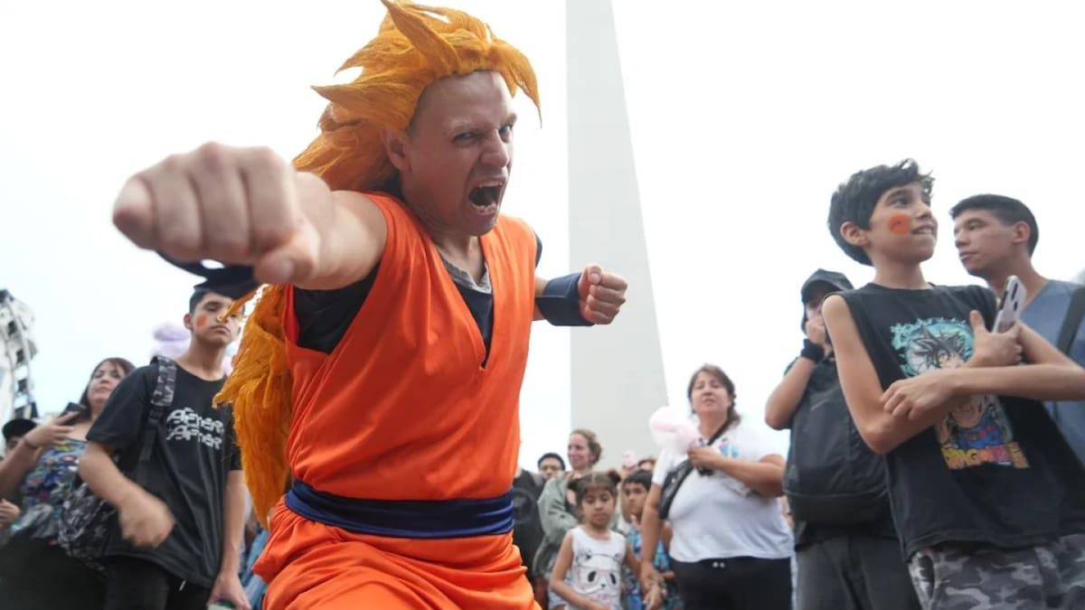 Emotivo homenaje: masiva concentración de fanáticos de Dragon Ball en el Obelisco para despedir a Akira Toriyama