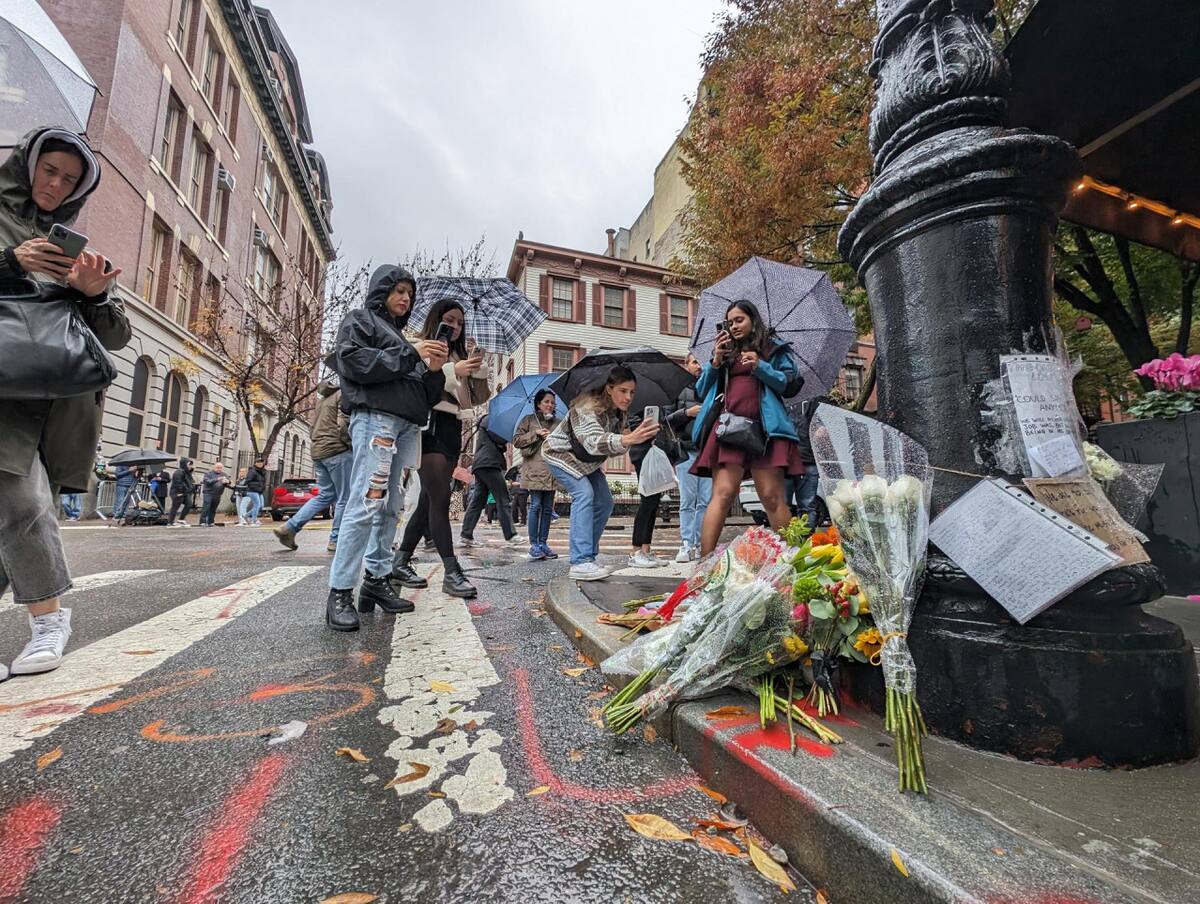 Fans conmemoraron al actor de "Friends" Matthew Perry. Foto: EFE.