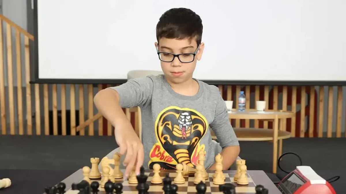 Quién es Faustino Oro, el joven argentino de 12 años que disputa la Copa del Mundo del Ajedrez