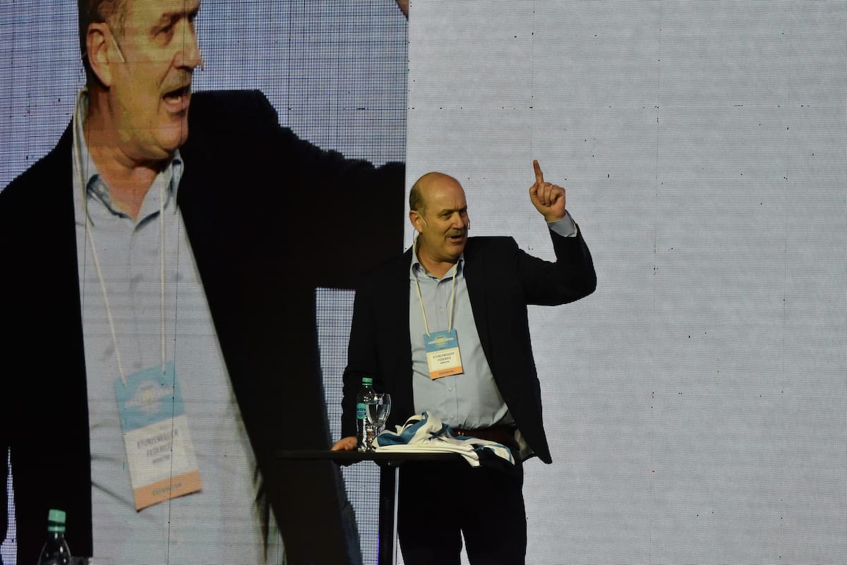 sturzenegger reclamó a empresarios en idea por reforma laboral