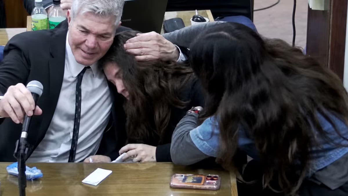 Fernando Burlando con Dalma y Giannina Maradona. juicio por la muerte de diego maradona.