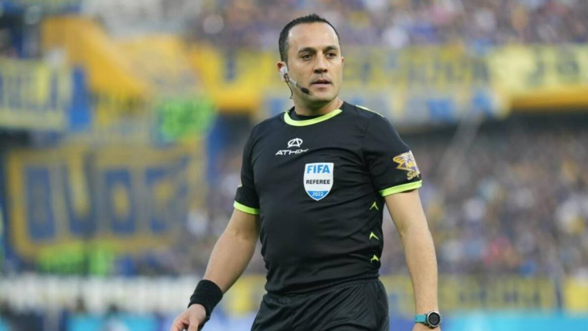 Fernando Espinoza, el árbitro del polémico partido entre Boca y Atlético Tucumán. Foto: NA.