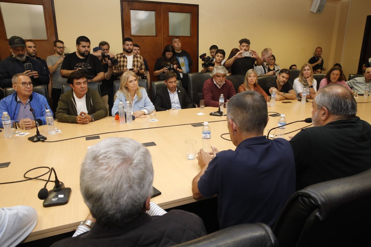 Fernando Espinoza, Verónica Magario y Axel Kicillof. Día del Trabajador.