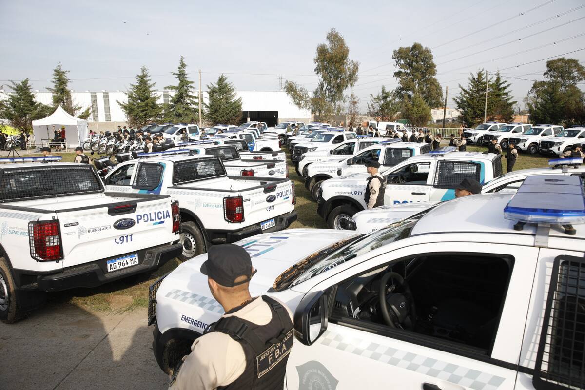 Fernando Espinoza y Axel Kicillof sumaron patrulleros y efectivos a La Matanza. Foto: Prensa