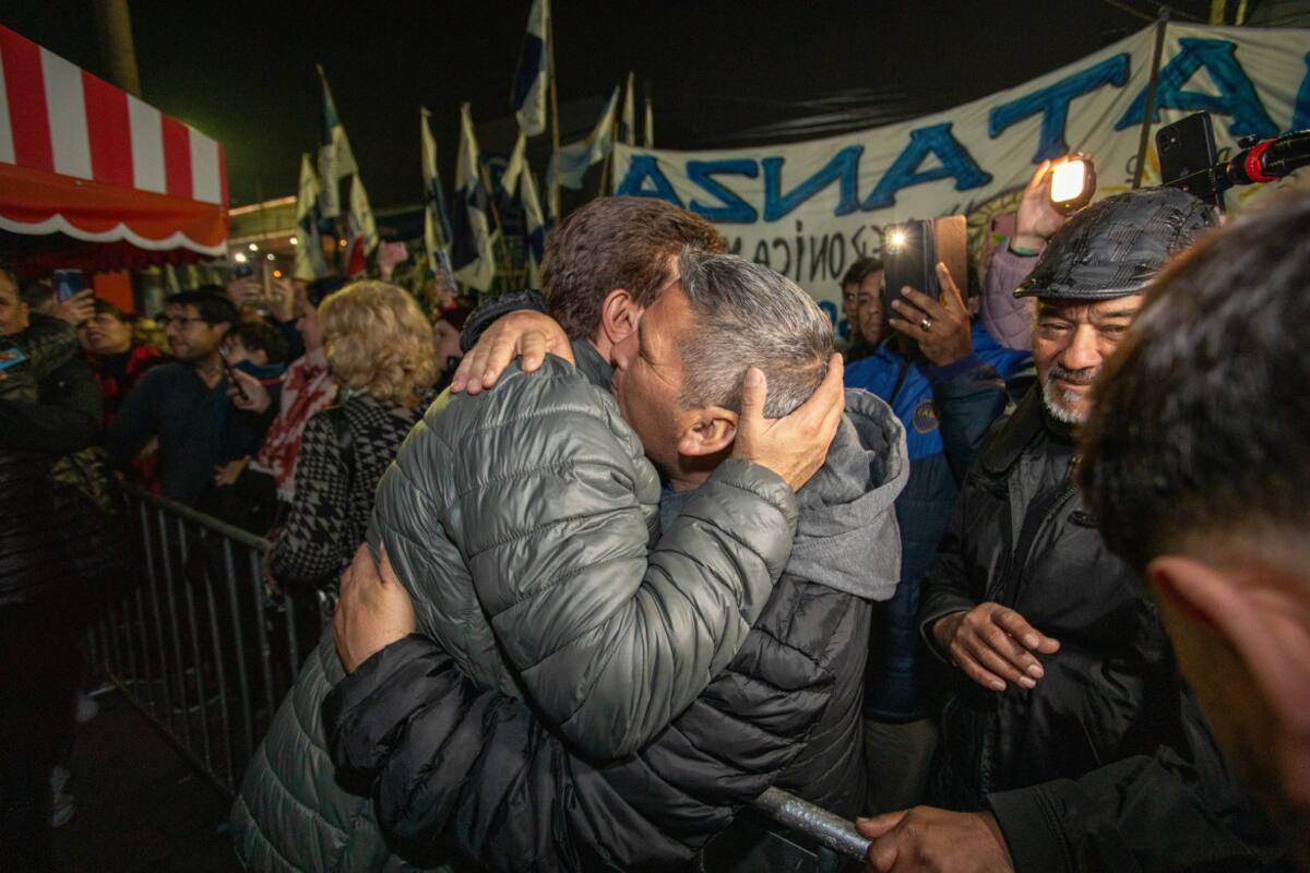 Fernando Espinoza y Verónica Magario. Foto: intendencia de La Matanza.