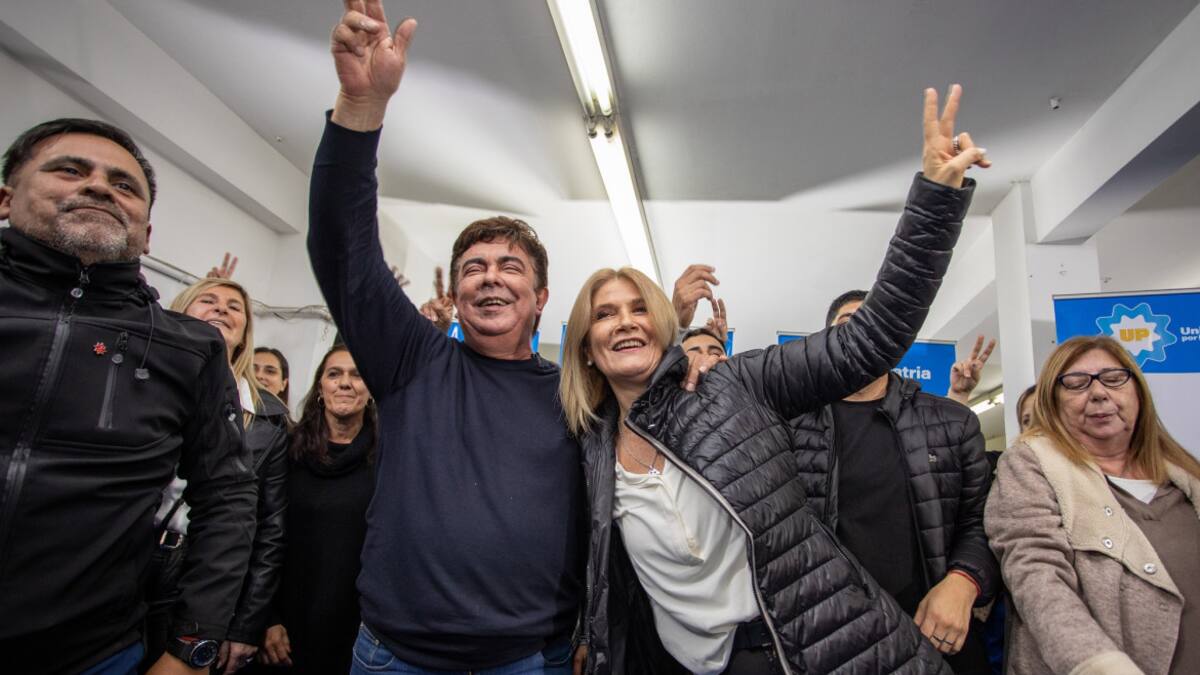 Fernando Espinoza y Verónica Magario. Foto: intendencia de La Matanza.