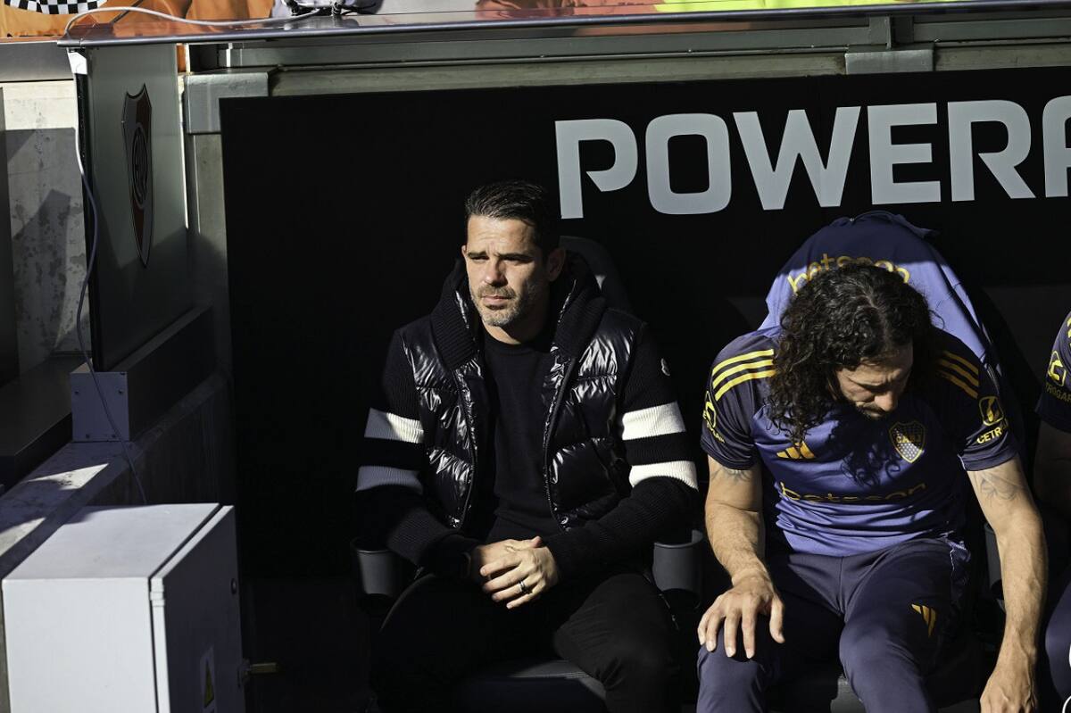Fernando Gago junto a su ayudante Fabricio Coloccini. Foto: NA (Juan Foglia)