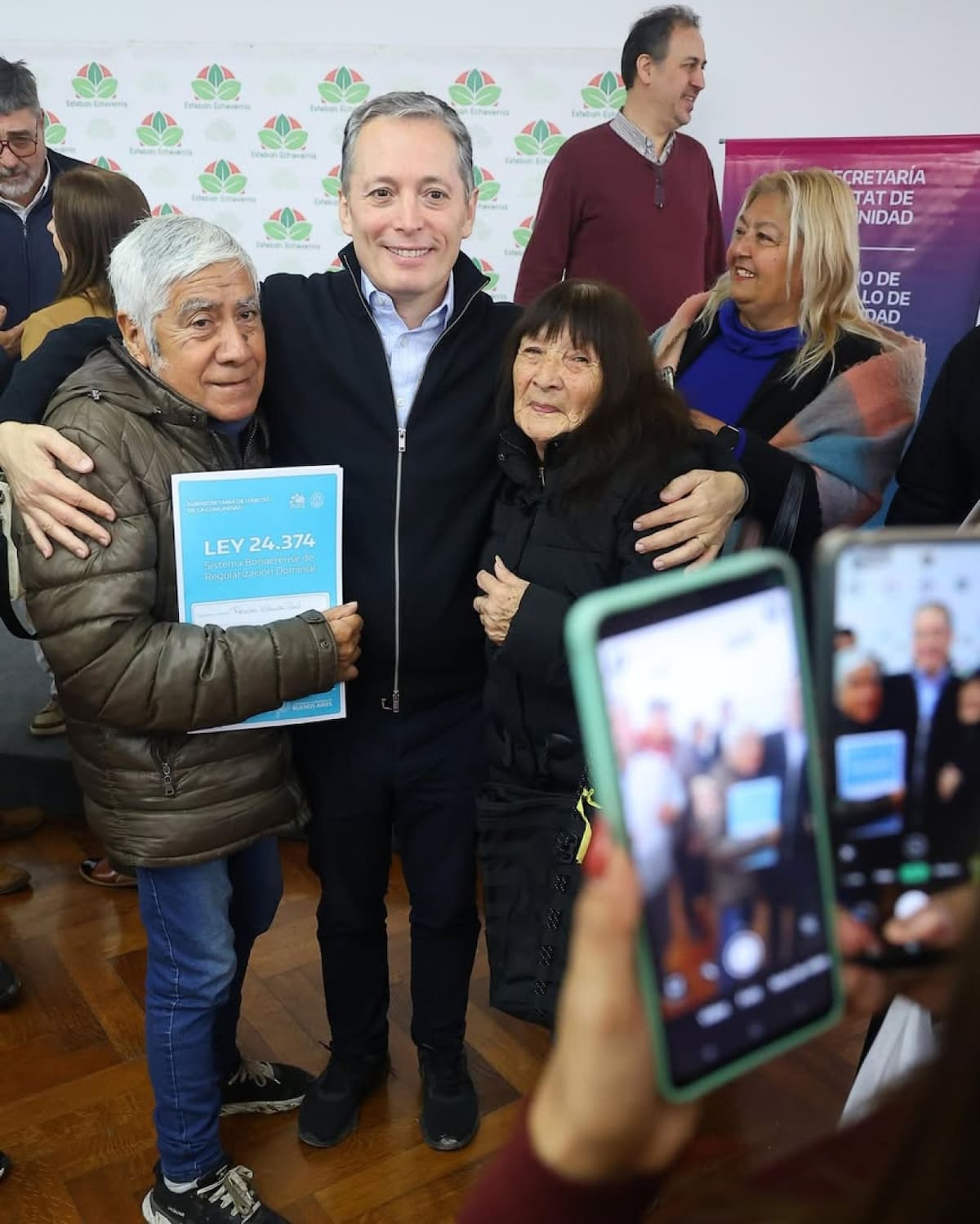 Fernando Gray entregó 87 escrituras. Foto: @fernando.gray