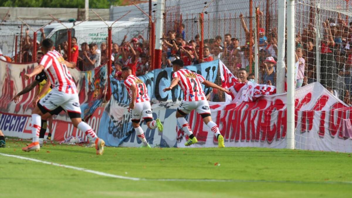 Festejo de Barracas Central ante Almirante Brown por la Primera Nacional