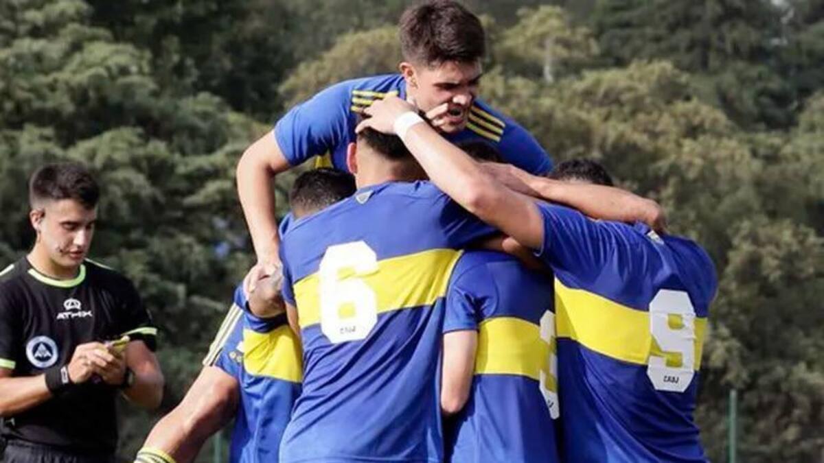 Festejo de gol de Agustín Almendra en Reserva