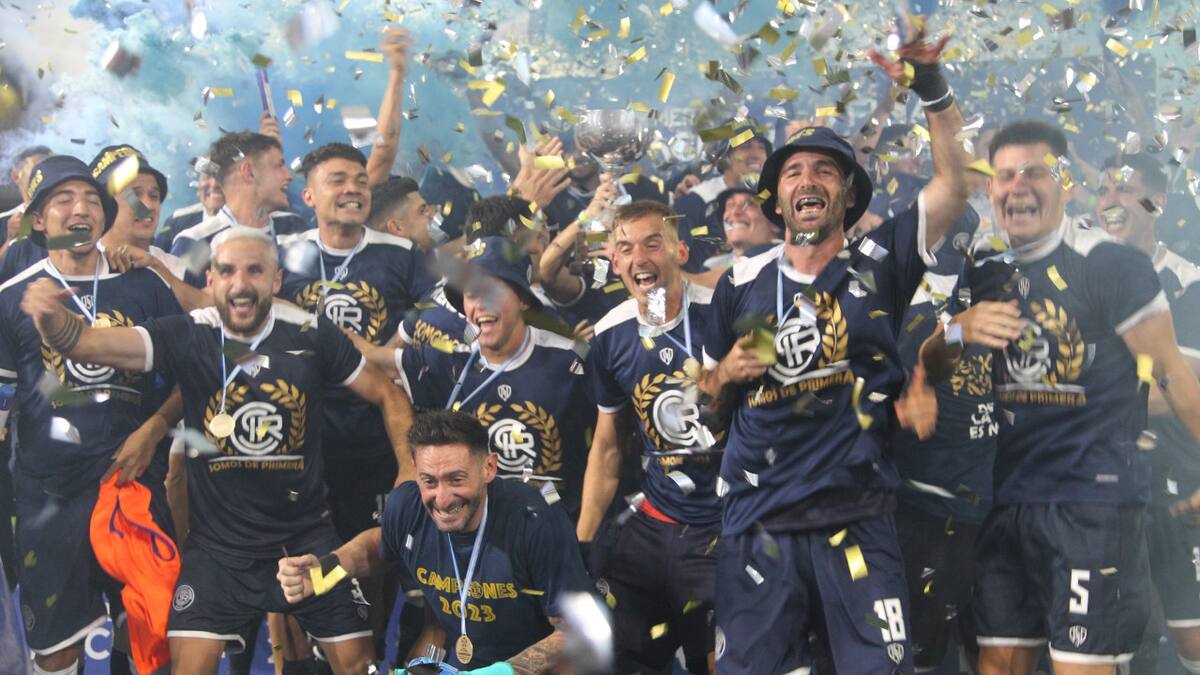 Festejo de Independiente Rivadavia. Foto: NA.