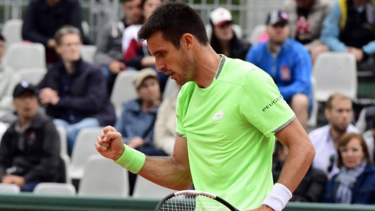 Festejo de Leo Mayer en Roland Garros