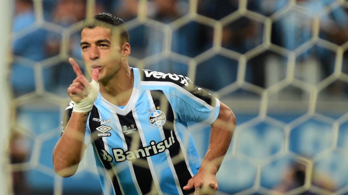 Festejo de Luis Suárez para Gremio por la Recopa Gaúcha. Foto: EFE.